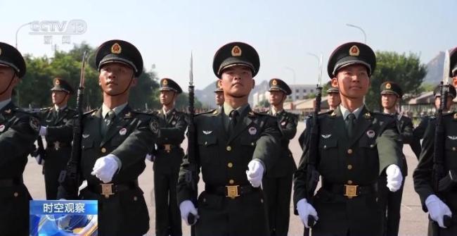 探访阅兵集训点：各受阅方队进行阶段性训练验收 展现新时代强军成就