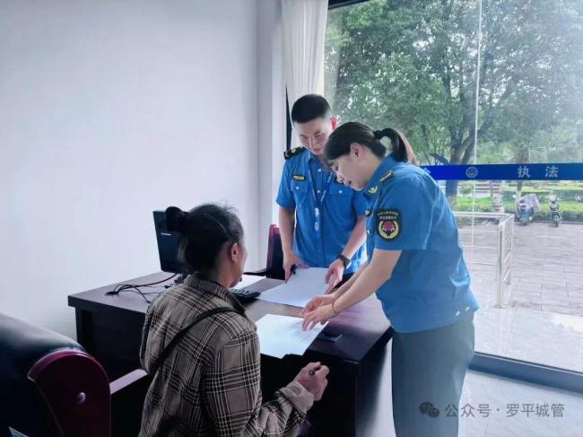 当地回应女子拉泔水被处罚 规范厨余垃圾处理