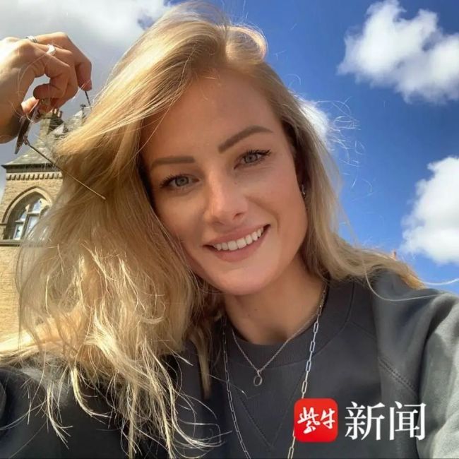 英国女子恋爱8个月分手跳伞自杀