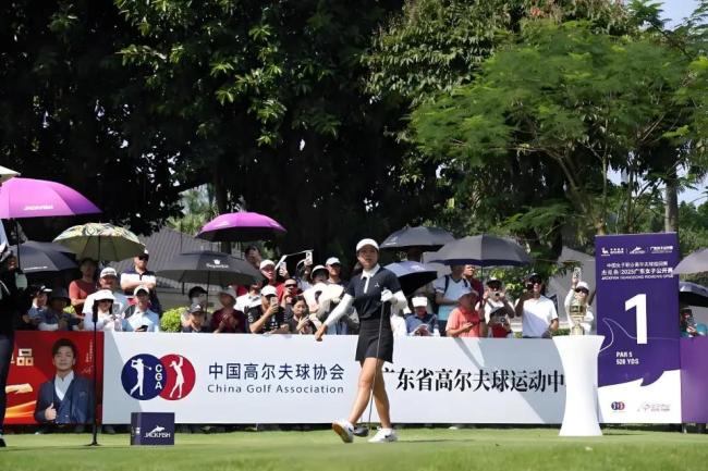 刘国梁女儿赢得高尔夫职业赛首冠 15岁创造历史