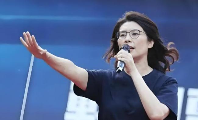 蓝营党魁之争,郑丽文开火,打击民进党、拒美讹诈,台湾才有活路