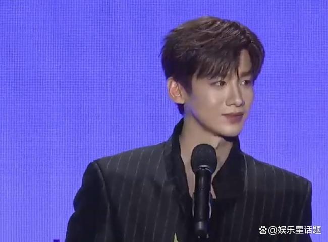 白敬亭釜山回国 《难哄》角色魅力再现