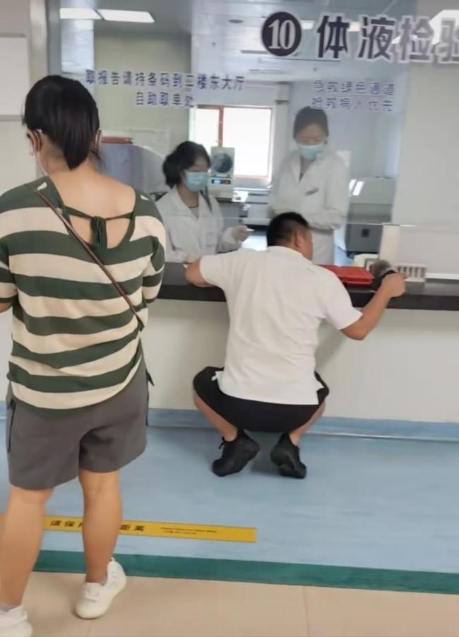 医院检验科现丁义珍式窗口