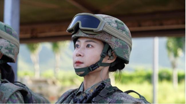 走近装备方队中唯一的“女教头” 铿锵玫瑰的阅兵梦
