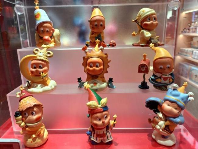 泡泡玛特新品疯抢 网友：比黄金离谱 盲盒经济再掀热潮