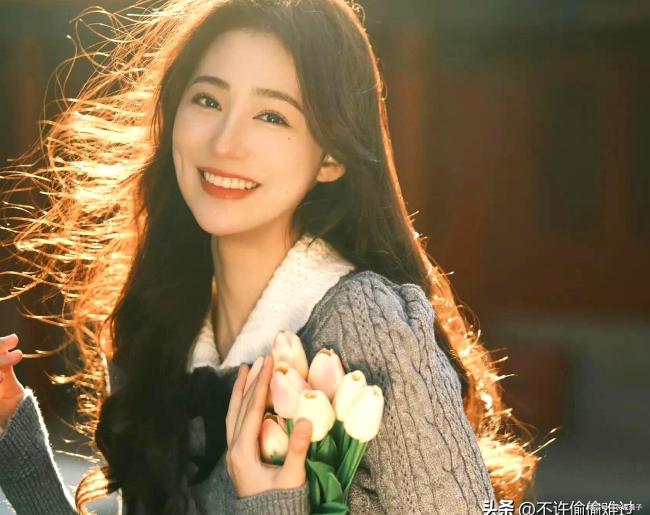 沈阳音乐学院校花冯言彦美貌惊艳全网 网友惊叹:美到让人怀疑人生