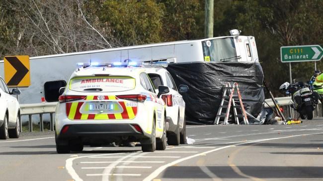 澳大利亚校车侧翻致1死多伤 多人重伤送医