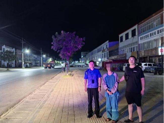 男子开豪车“拉车门”盗窃被抓 团伙作案终落法网