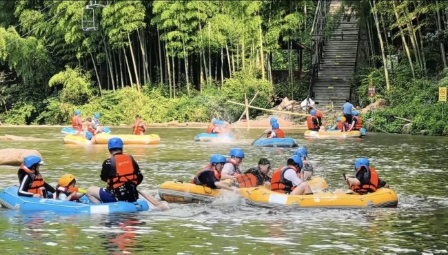 女子漂流被石头砸伤头部 事件引发关注