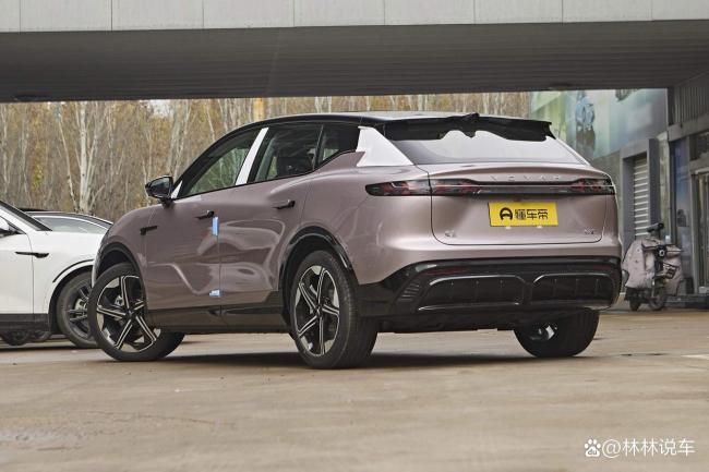 20万满血华为纯电SUV来了 科技与温度的平衡术