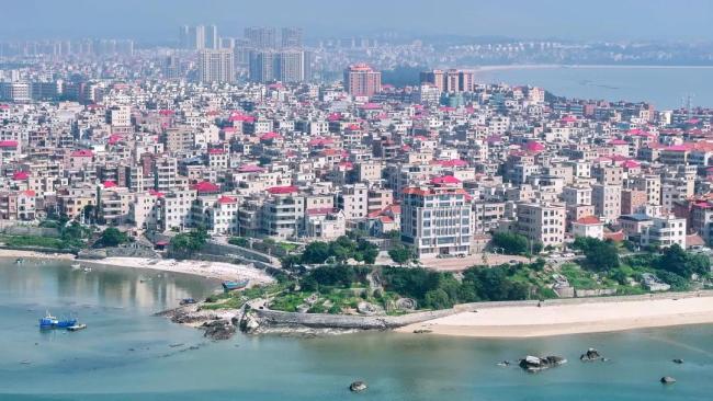 实拍！高铁和渔船同框瞬间，绝了！