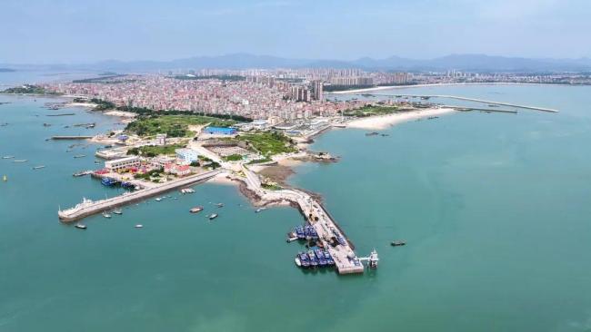 实拍！高铁和渔船同框瞬间，绝了！