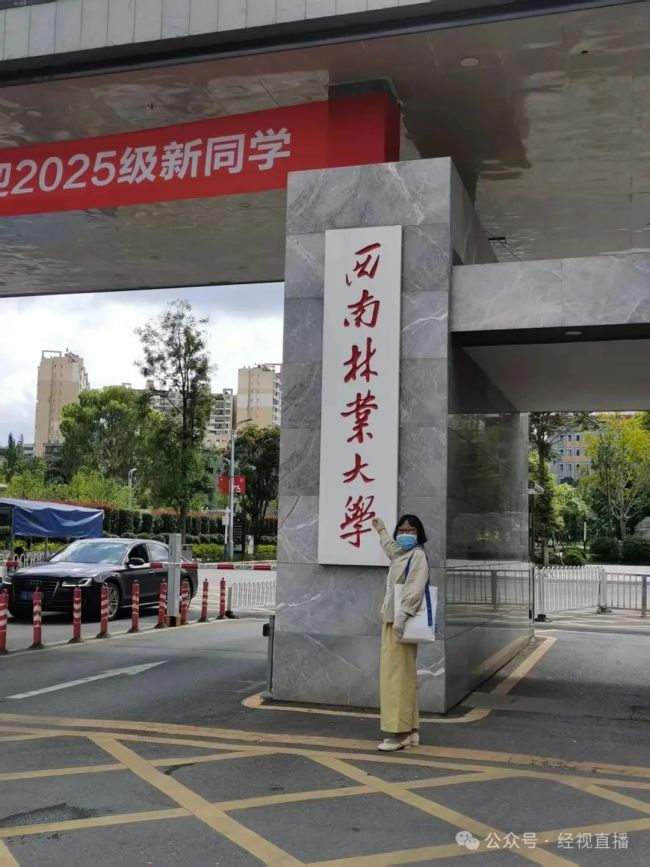 50岁阿姨回应烧伤后考取法学硕士 永不言弃的力量
