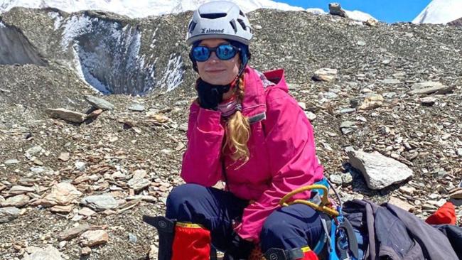 为救被困女登山家俄一架直升机坠毁，已有登山人员遇难