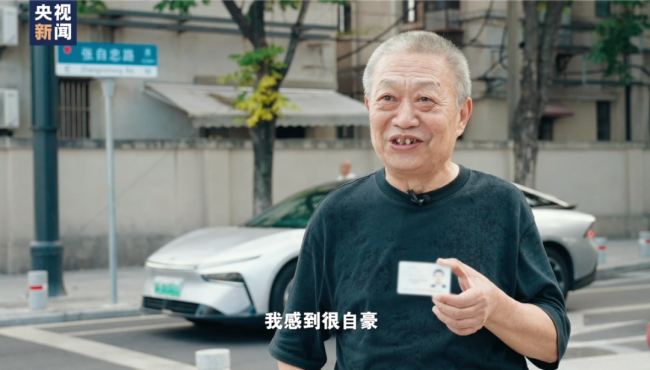 他的名字刻在很多城市的路边，也印在身份证上！