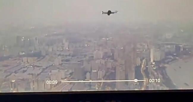 两架无人机高空相撞涉事飞手被罚 违规飞行引关注