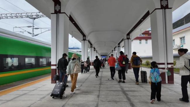 这两条铁路开通后，当地人过上“双城生活”！