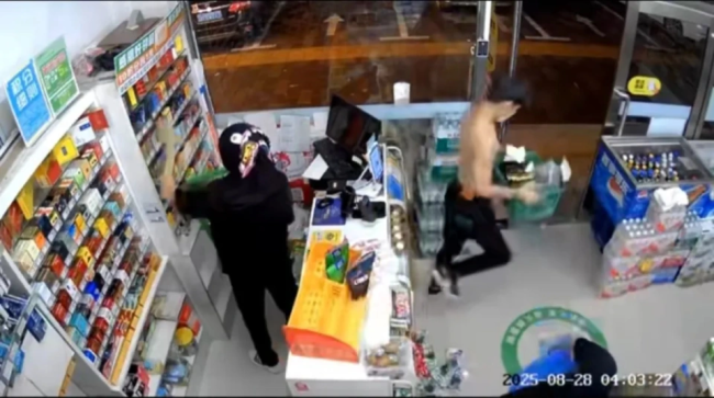 警方回应蒙面男子洗劫超市 嚣张窃贼无视警告⚠️