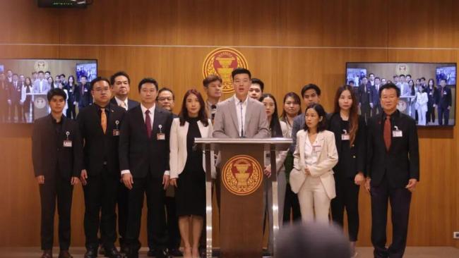 唐驳虎：他信家族并不打算乖乖认输 权力博弈继续