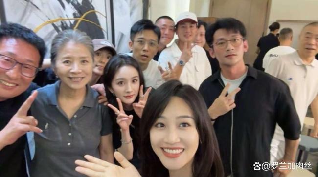 《生万物》庆功宴合照曝光