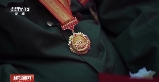 112位老兵获抗战胜利80周年纪念章 铭记历史致敬英雄