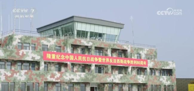 阅兵空中梯队怎么看？盘点划过天际的骄傲战鹰 苦练精飞迎检阅
