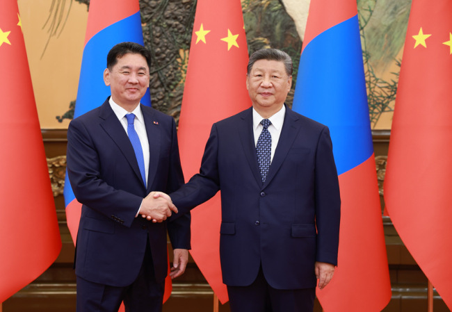 习近平会见蒙古国总统呼日勒苏赫