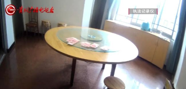 家门口莫名现4000元现金业主懵了