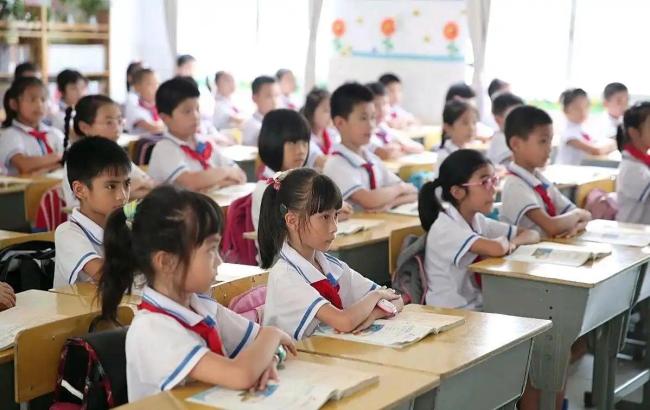 多省市将迎来近10年最长秋季学期 超长待机挑战与机遇并存