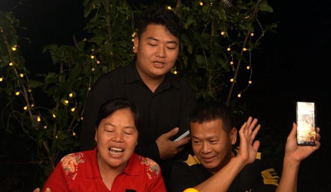 <strong>全红婵</strong>哥哥参加厨艺大赛做“白切鸡”被淘汰疑不满评委：不懂吃的人 传统与标准的碰撞
