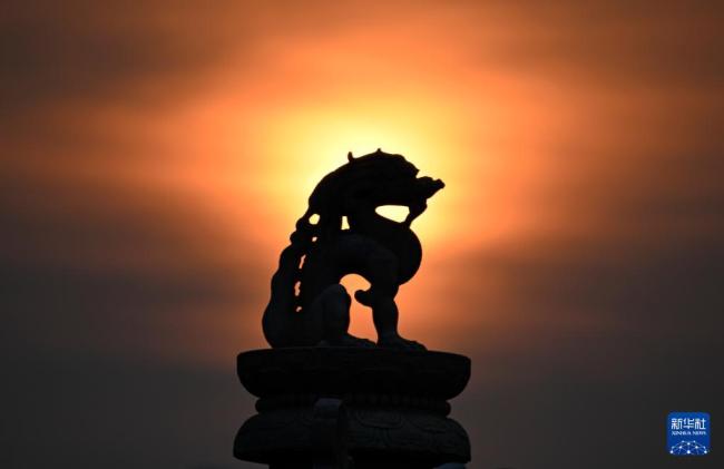 牛彈琴：中國(guó)向世界傳達(dá)10個(gè)信號(hào) 自信與和平共存