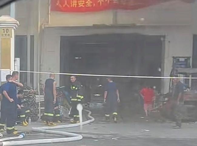 上海一单位起火无人员伤亡