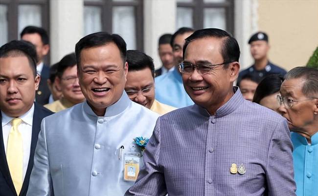 要搶總理寶座？阿努廷一反常態(tài)，他信父女出手整合，泰王室麻煩了