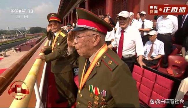 河南小伙担任九三阅兵升旗手 目光所至皆为华夏