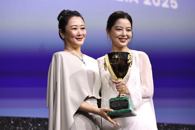 威尼斯电影节 辛芷蕾获最佳女演员奖