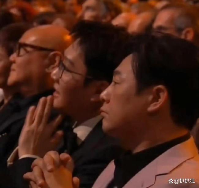 辛芷蕾获奖冯绍峰把高兴写脸上了 表情背后的真挚情感