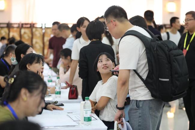驻京队伍随军家属劳动双选会举办 搭建劳动桥梁