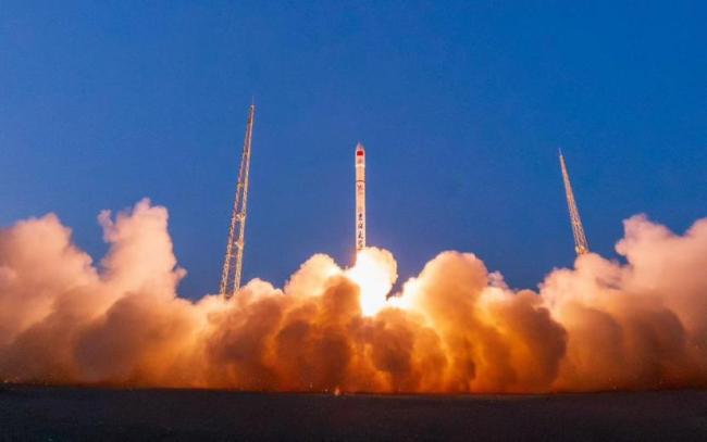 吉林大学（Jilin University）发起了火箭，向70年的