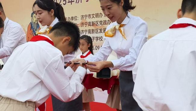千所中小学齐行敬师礼 传承尊师重教美德