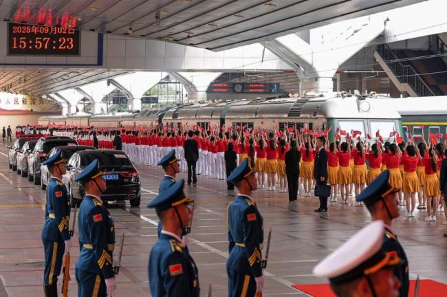 朝鲜纪录片曝光金正恩普京会见细节 车内交谈首次公开