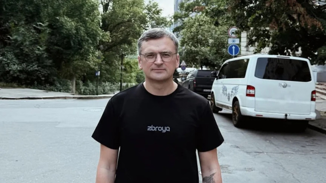 乌前外长“连夜出逃”，还跟外媒控诉泽连斯基？其团队否认