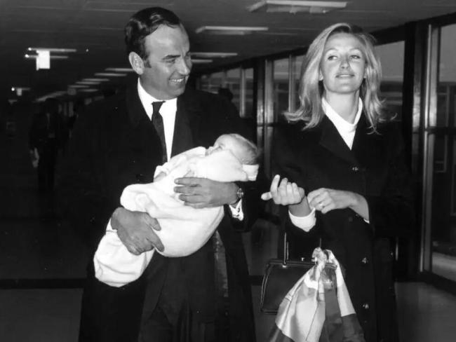 邓文迪女儿受益默多克家族继承战 新信托确保控制权