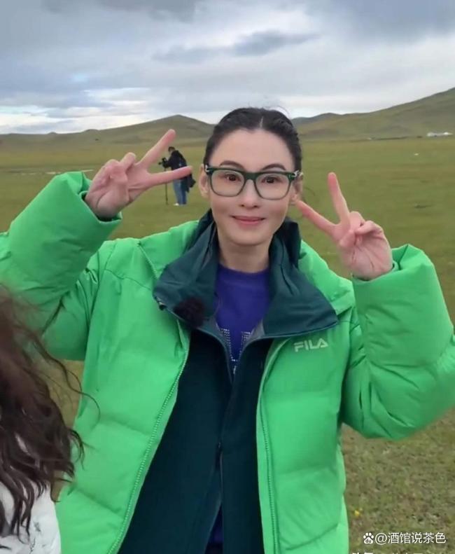 張柏芝分享草原落日美景 美麗與堅韌并存