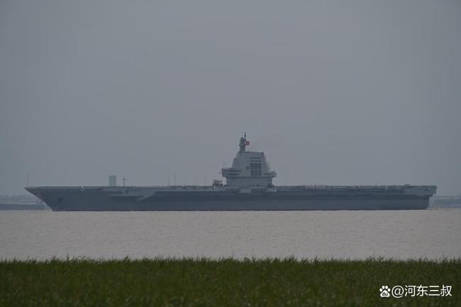 福建舰出港