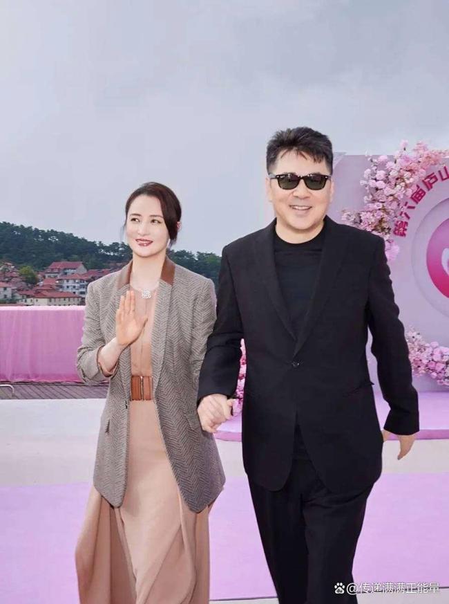 真夫妻牵手走红毯就是好嗑 真实感情获赞