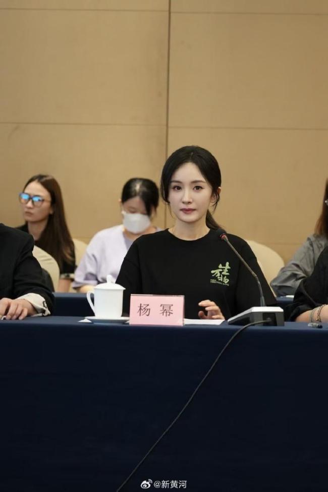 杨幂说很荣幸与宁绣绣双向奔赴