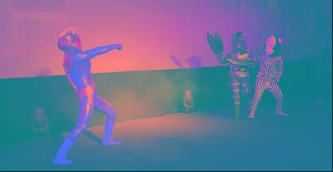 演员穿帮、吓哭小朋友，奥特曼舞台剧毁了小朋友的梦