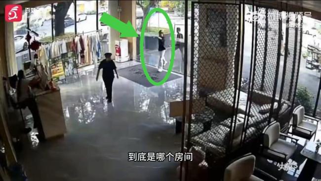 小伙拿刀逼问住客房间号 酒店报警