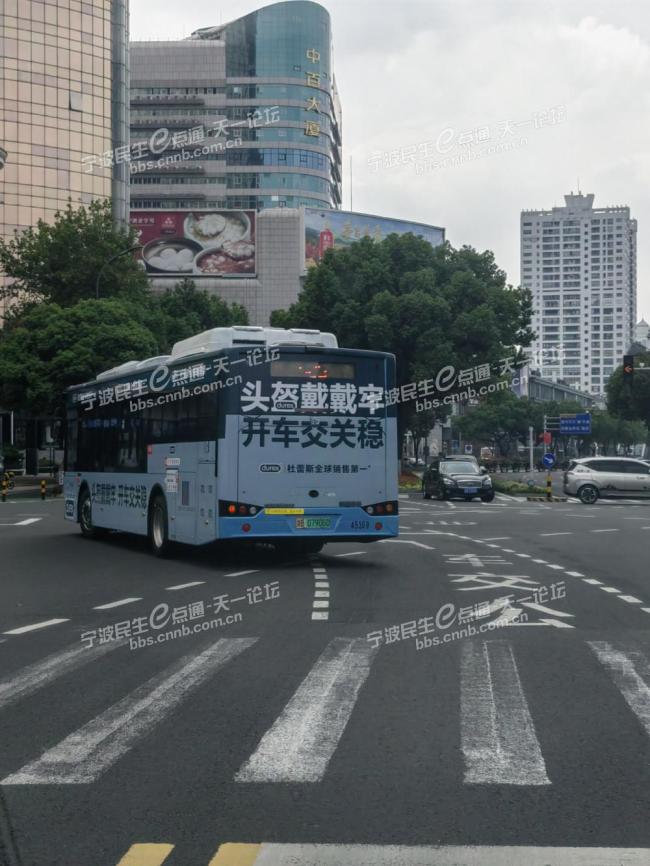 公交车避孕套广告被指引人不适 方言广告引争议