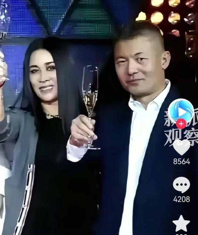 那英老公被曝出轨！2人亲密画面曝光 别墅私会引发热议
